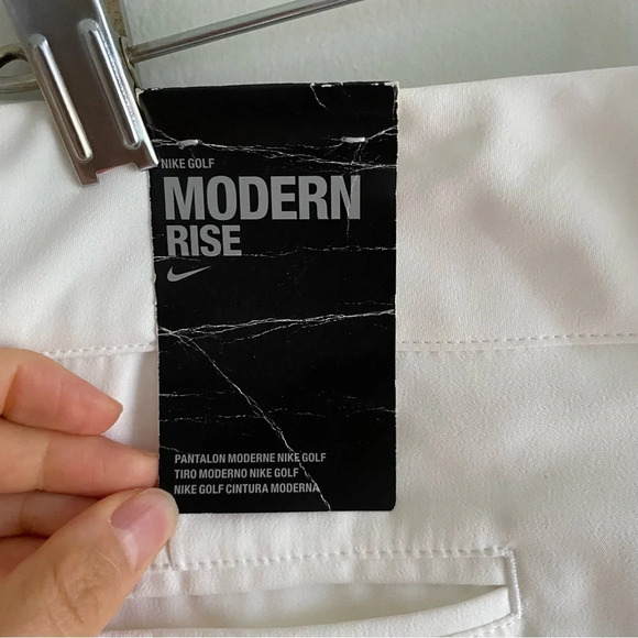 NWT NIKE White Mid Rise Bermuda Golf Shorts  10 1/2” Size 12 - Picture 8 of 10